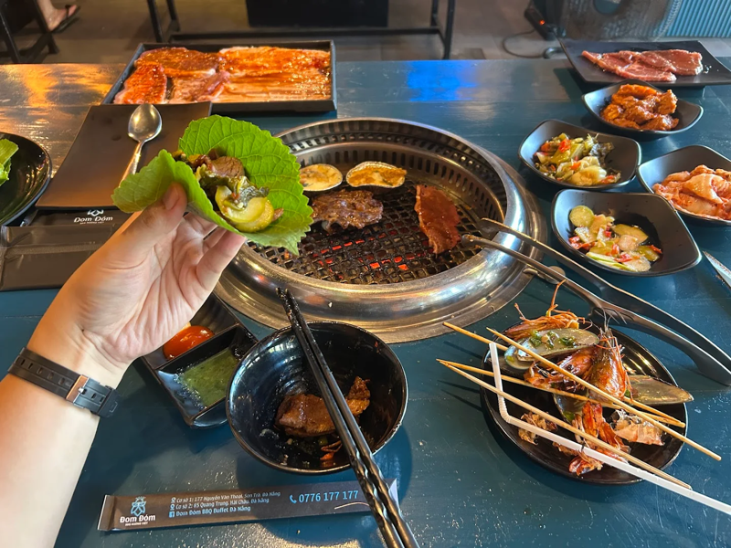 Set đồ nướng tại qu&aacute;n Đom Đ&oacute;m